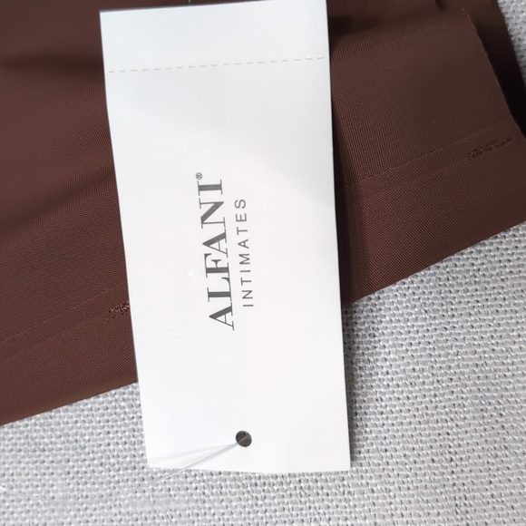 ALFANI INTIMATES Laser Cut Seamless Pull On Wireless Bralette - Picture 3 of 4